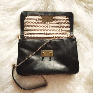 HP!🎉 {Aldo} Perfect oversized clutch with chain!